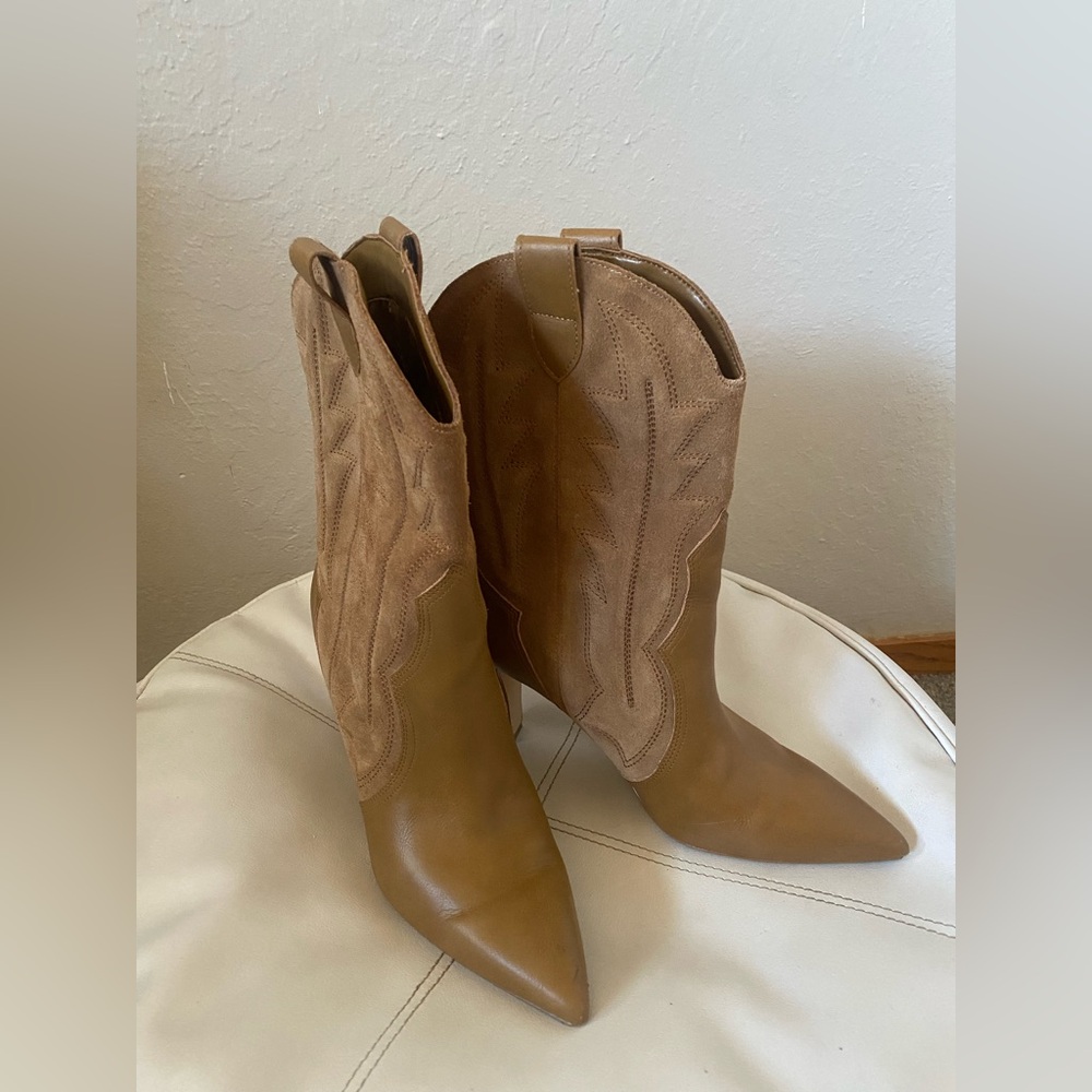 Nine West Tan Heeled Western Boots size 7